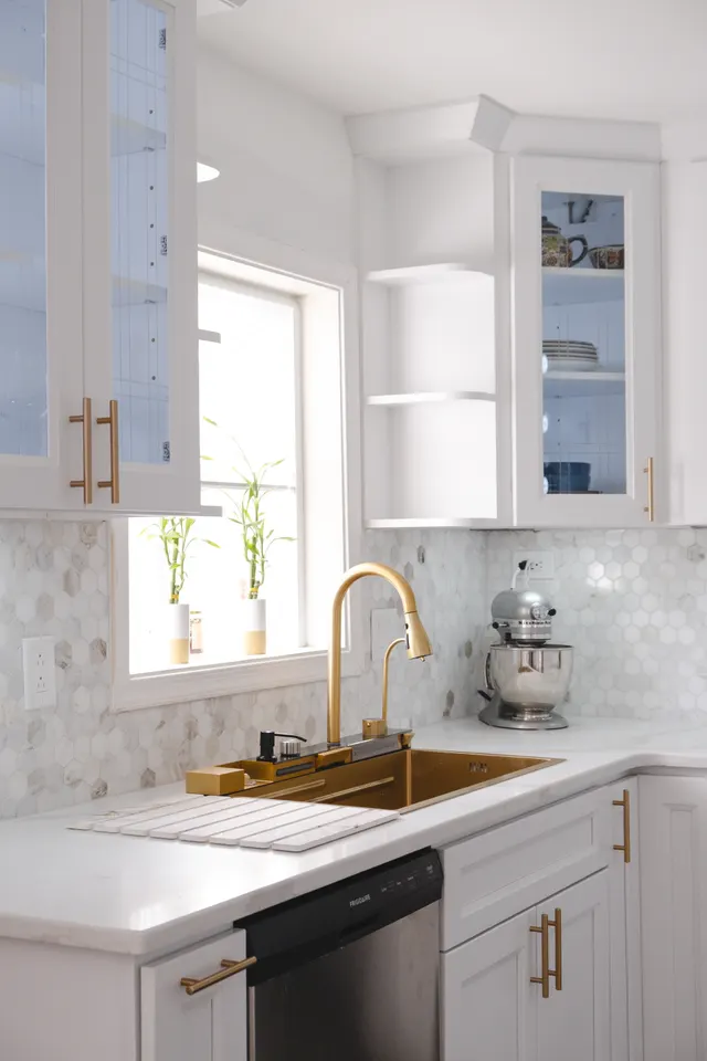 Concorde White — a kitchen supplied by Mr. Kitchen Cabinet