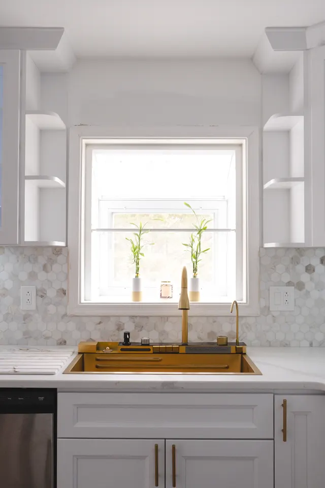 Concorde White — a kitchen supplied by Mr. Kitchen Cabinet