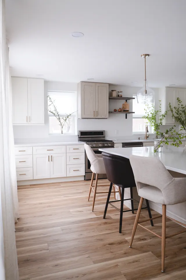 Concorde White — a kitchen supplied by Mr. Kitchen Cabinet