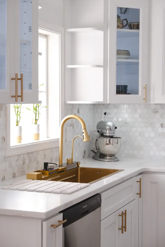 Concorde White — a kitchen supplied by Mr. Kitchen Cabinet