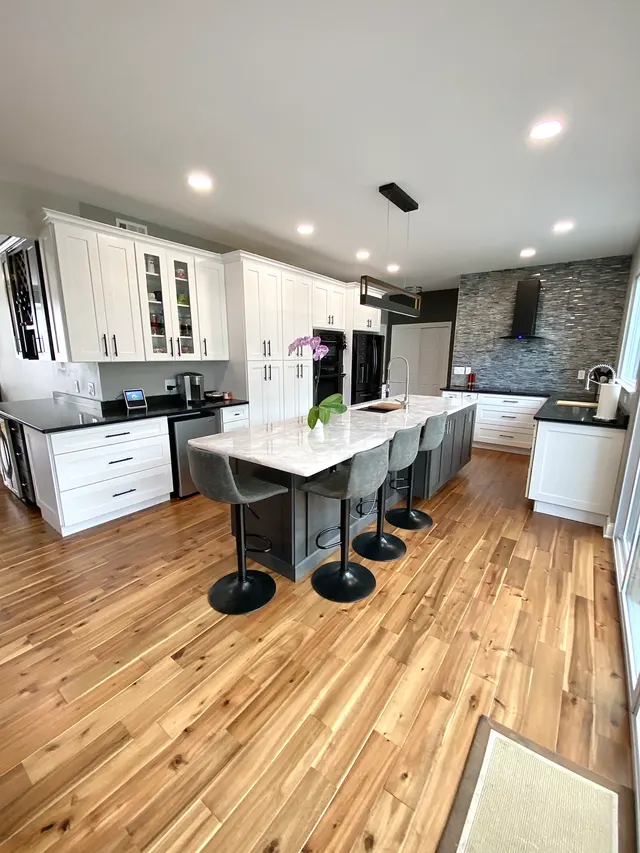 Ice White with Grey Stone Shaker — a kitchen supplied by Mr. Kitchen Cabinet