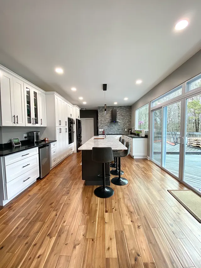 Ice White with Grey Stone Shaker — a kitchen supplied by Mr. Kitchen Cabinet
