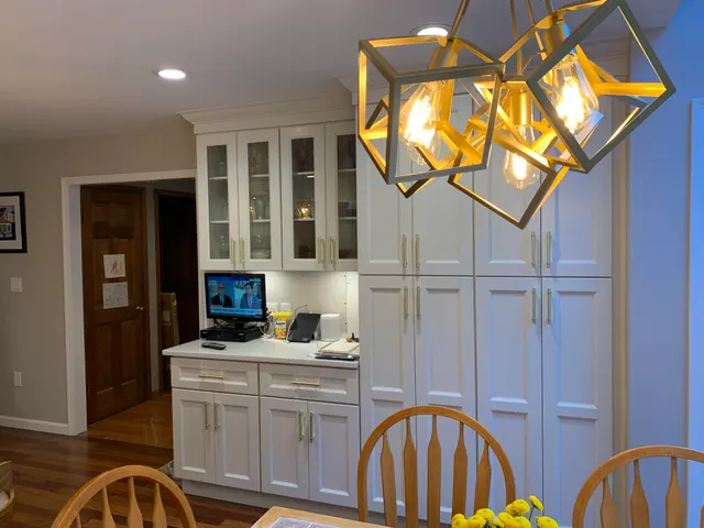 Jupiter Ice — a kitchen supplied by Mr. Kitchen Cabinet