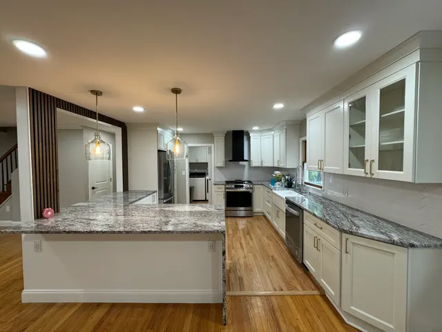Jupiter Ice — a kitchen supplied by Mr. Kitchen Cabinet