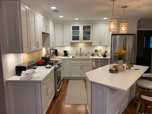 Jupiter Ice — a kitchen supplied by Mr. Kitchen Cabinet