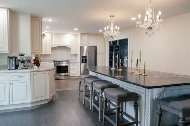 Legendary Ivory — a kitchen supplied by Mr. Kitchen Cabinet