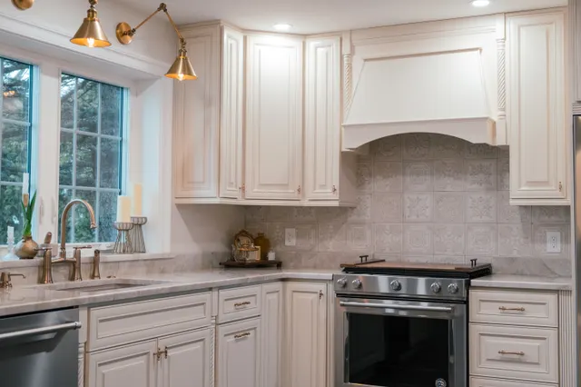 Legendary Ivory — a kitchen supplied by Mr. Kitchen Cabinet