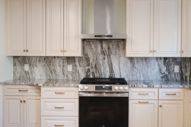 Legendary Ivory — a kitchen supplied by Mr. Kitchen Cabinet