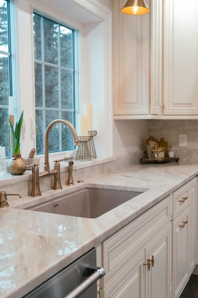 Legendary Ivory — a kitchen supplied by Mr. Kitchen Cabinet