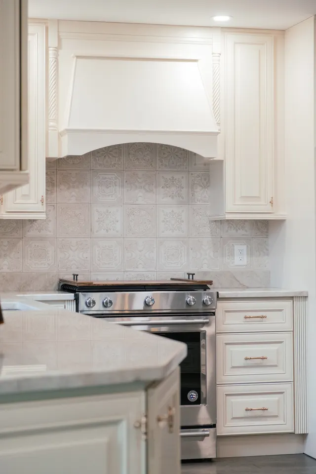 Legendary Ivory — a kitchen supplied by Mr. Kitchen Cabinet