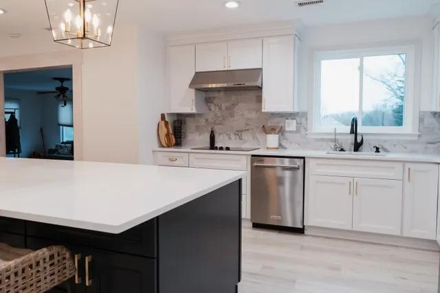 Legendary Ivory — a kitchen supplied by Mr. Kitchen Cabinet