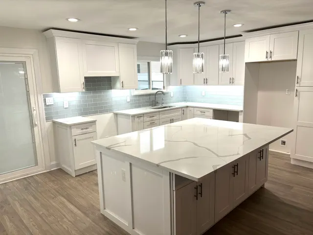 White Shaker — a kitchen supplied by Mr. Kitchen Cabinet